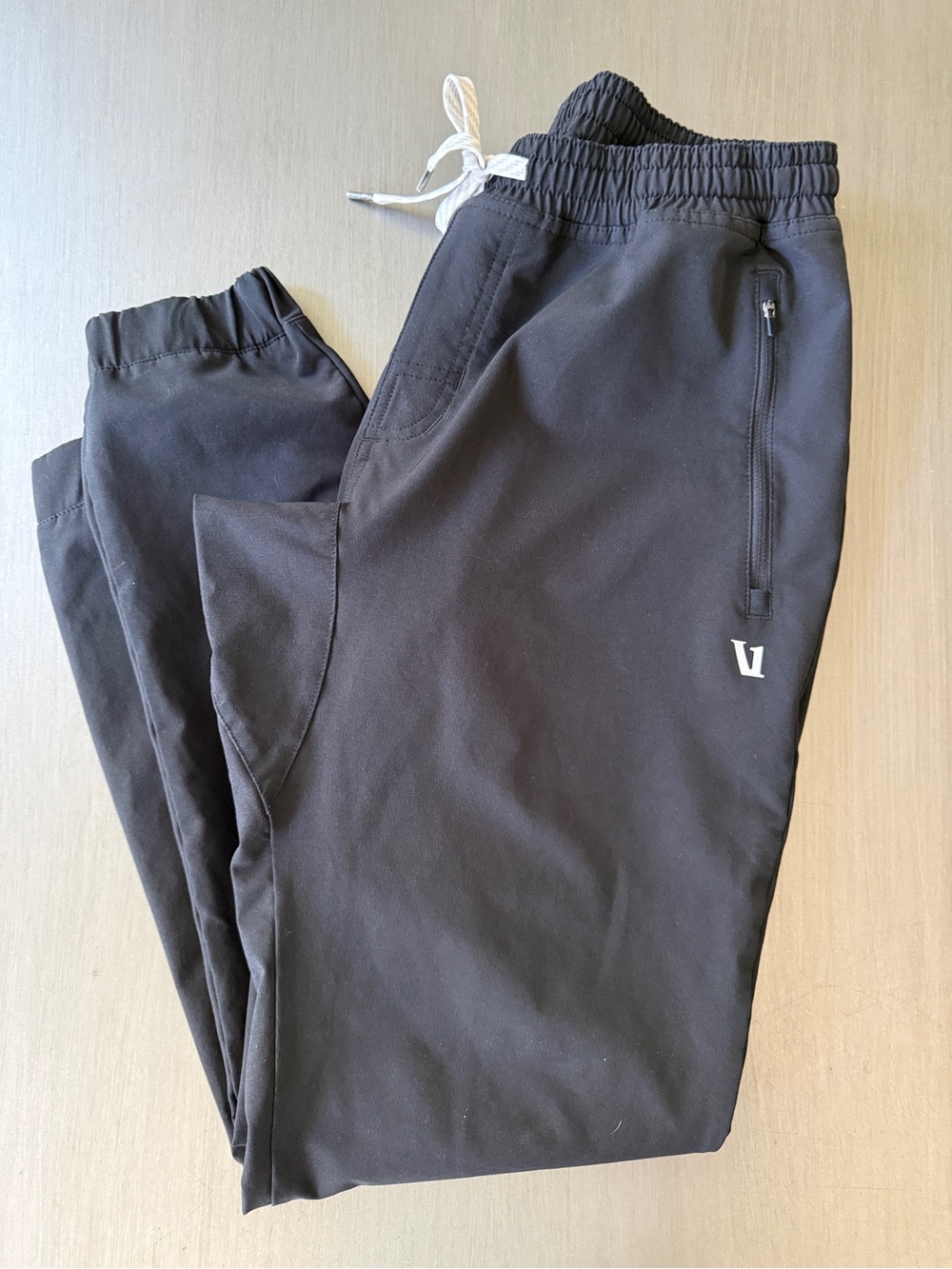 Vuori Men's Black Joggers Sweatpants - Size M